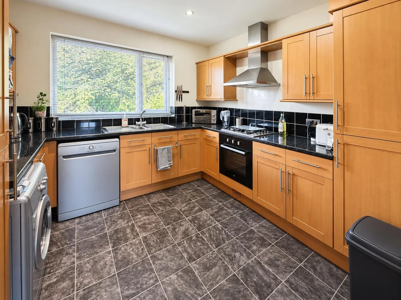 Rosamond Drive, Sheffield, S17, photo 3