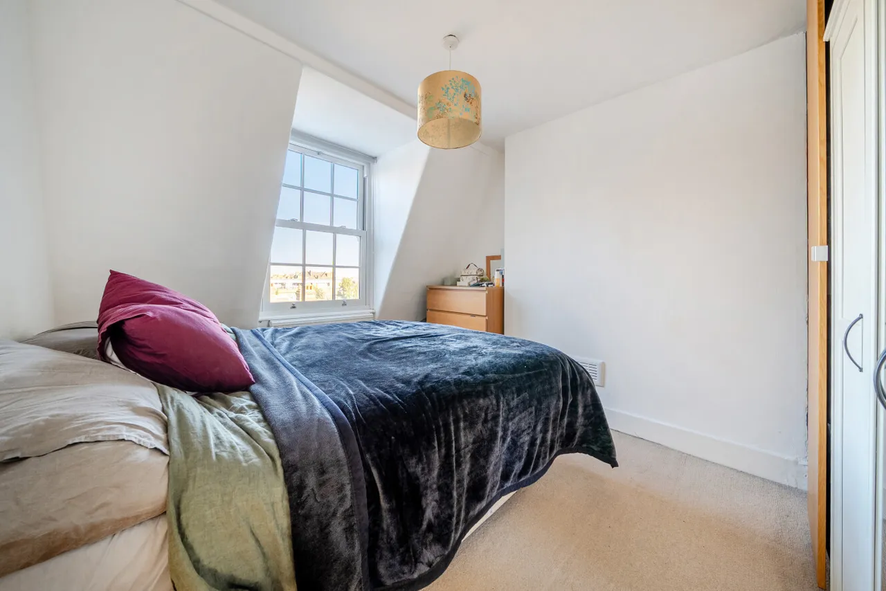 Chiswick High Road, Chiswick, London, W4, photo 10