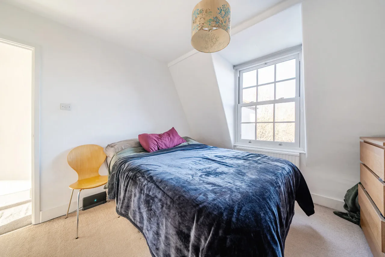 Chiswick High Road, Chiswick, London, W4, photo 5