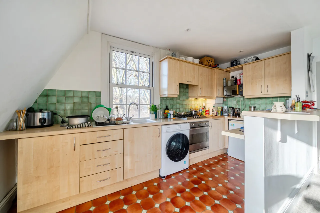 Chiswick High Road, Chiswick, London, W4, photo 4