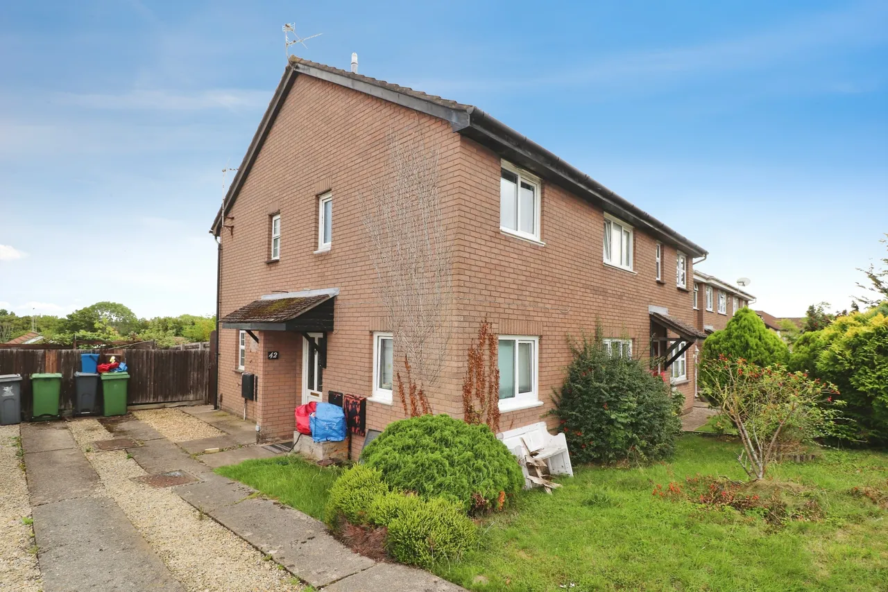 2 bed house to rent, Burne Jones Close, Danescourt, CF5