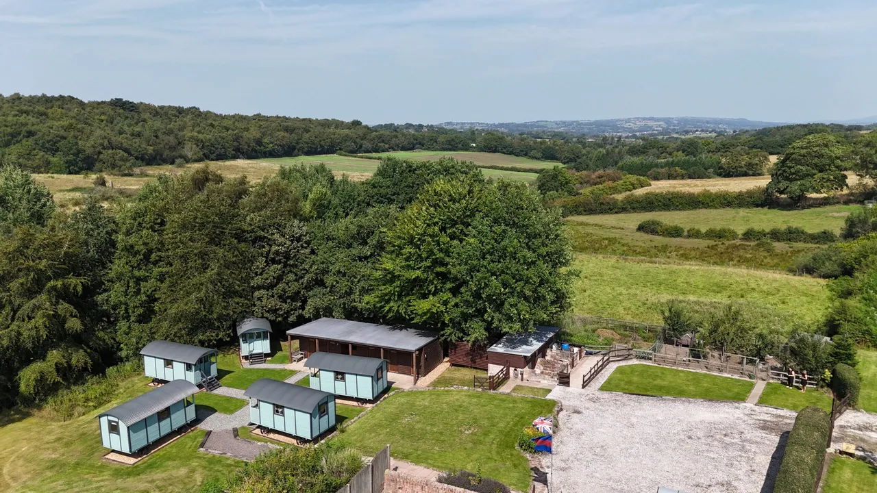 Holly Grove, Farm Thorney Edge, ST9, photo 16