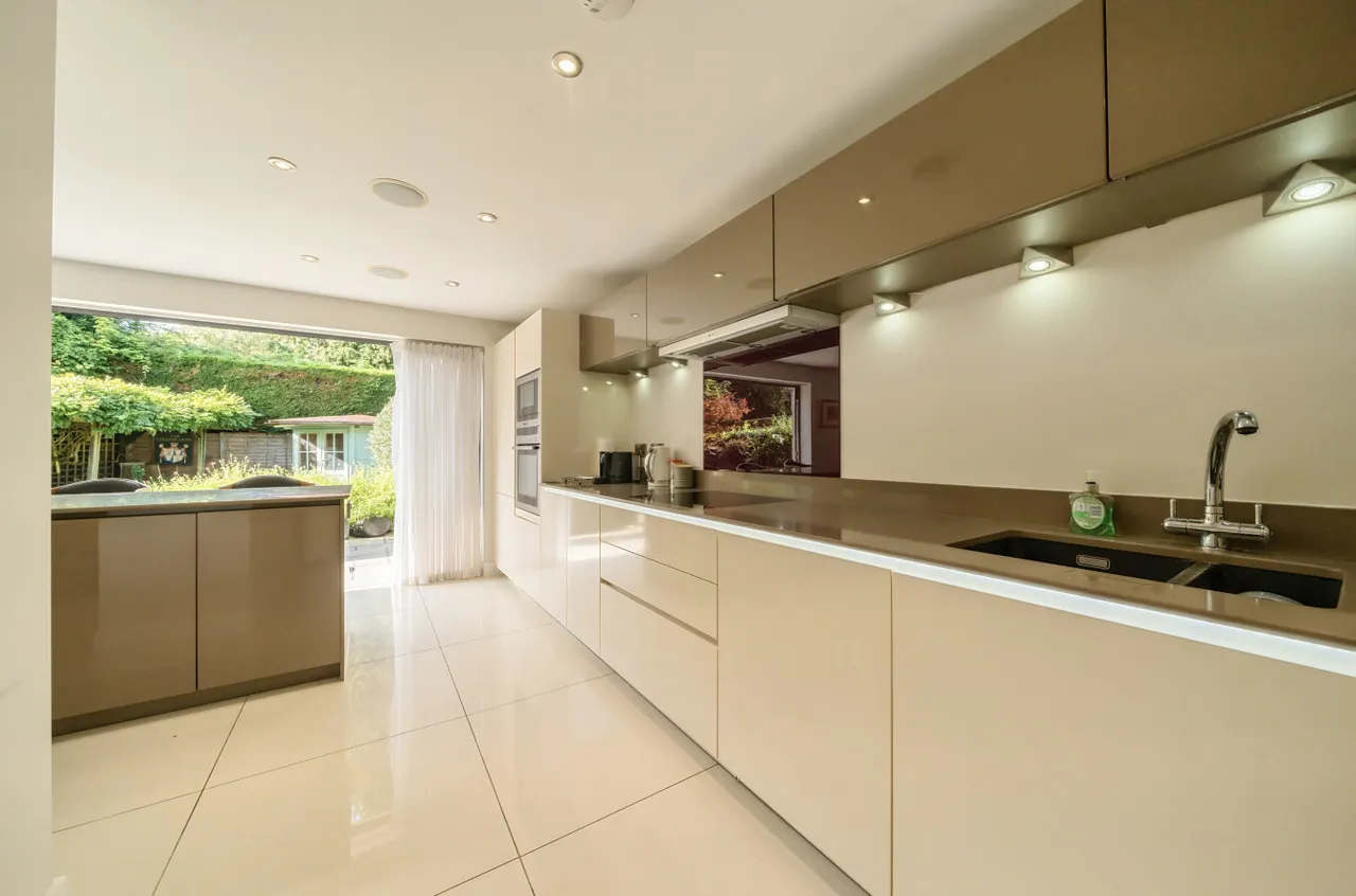 Brewery Road, Horsell, GU21, photo 4