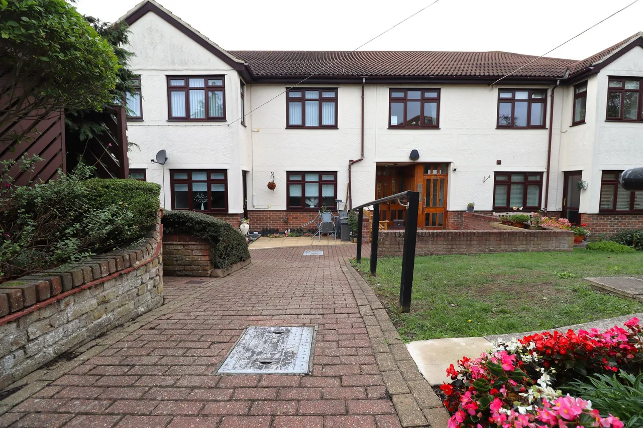 Down Hall Road, Rayleigh, SS6, photo 12