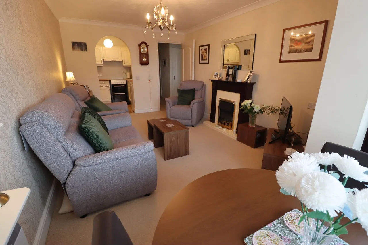 Down Hall Road, Rayleigh, SS6, photo 8