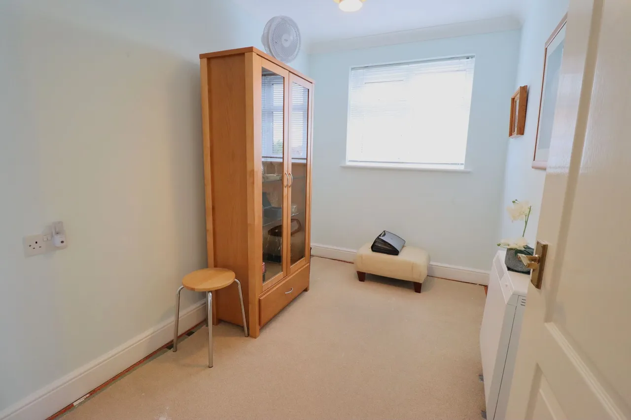Down Hall Road, Rayleigh, SS6, photo 6