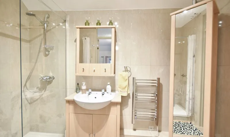 Prospect Place, Epsom, KT17, photo 10