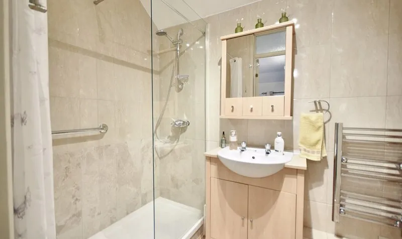 Prospect Place, Epsom, KT17, photo 6