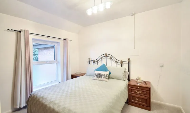 Prospect Place, Epsom, KT17, photo 9