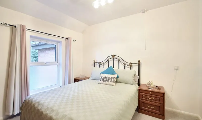 Prospect Place, Epsom, KT17, photo 7