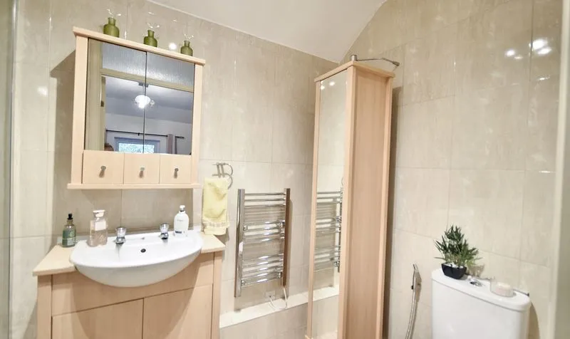 Prospect Place, Epsom, KT17, photo 11