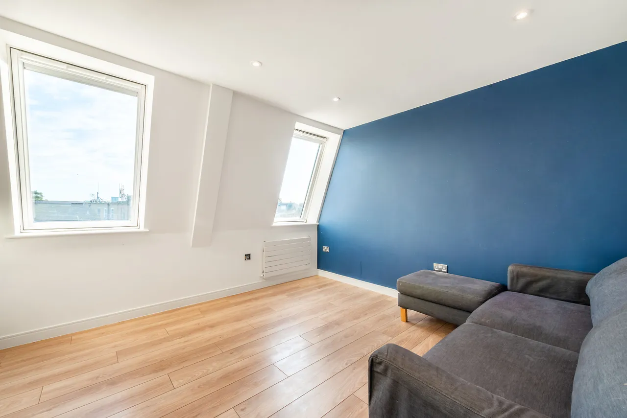 Flat 12, Sovereign House, Twickenham, photo 2