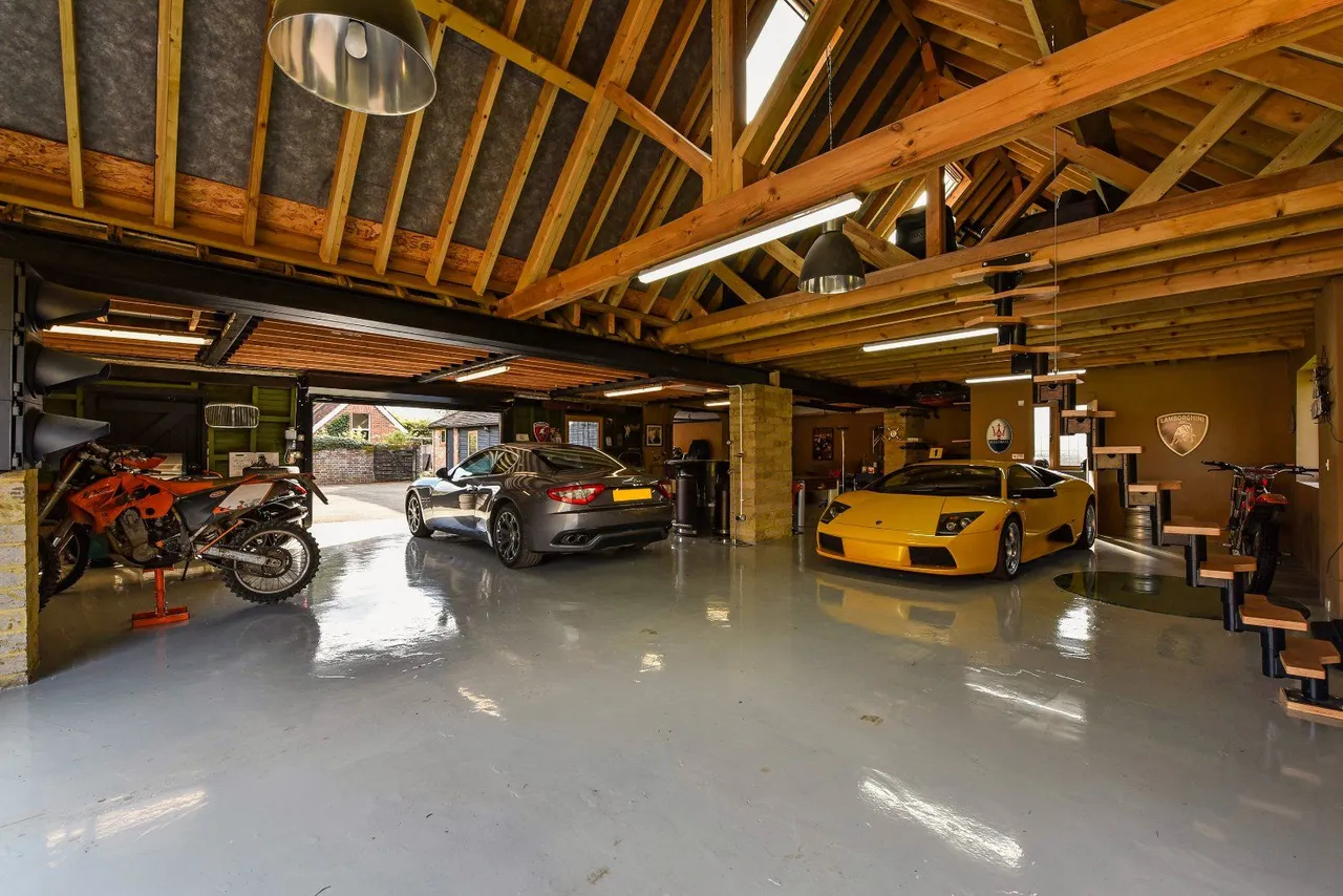 4 bed house for sale — West Chiltington Lane, Billingshurst, West Sussex, RH14 9DP