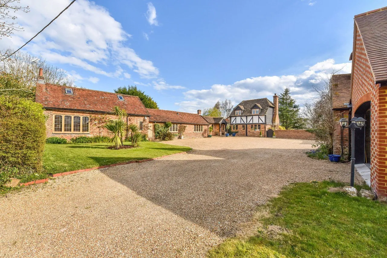 West Chiltington Lane, Billingshurst, West Sussex, RH14 9DP, photo 2
