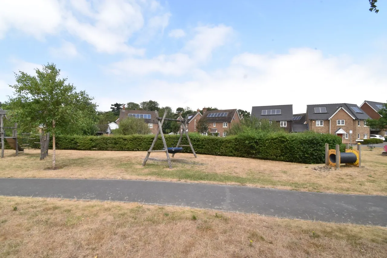 Alexander Road, Harrietsham, photo 16