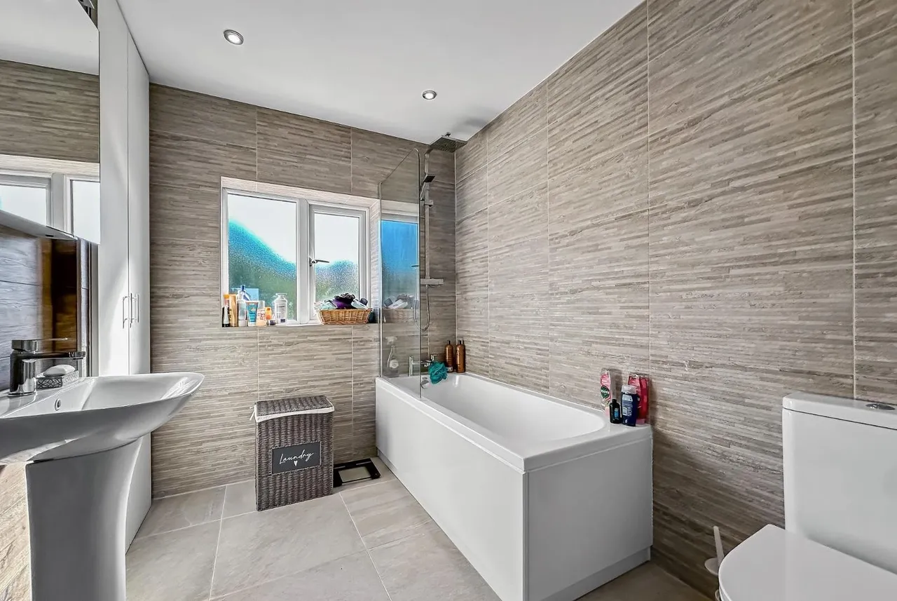 Glen Rise, Timperley, Cheshire WA15 7SH, photo 13