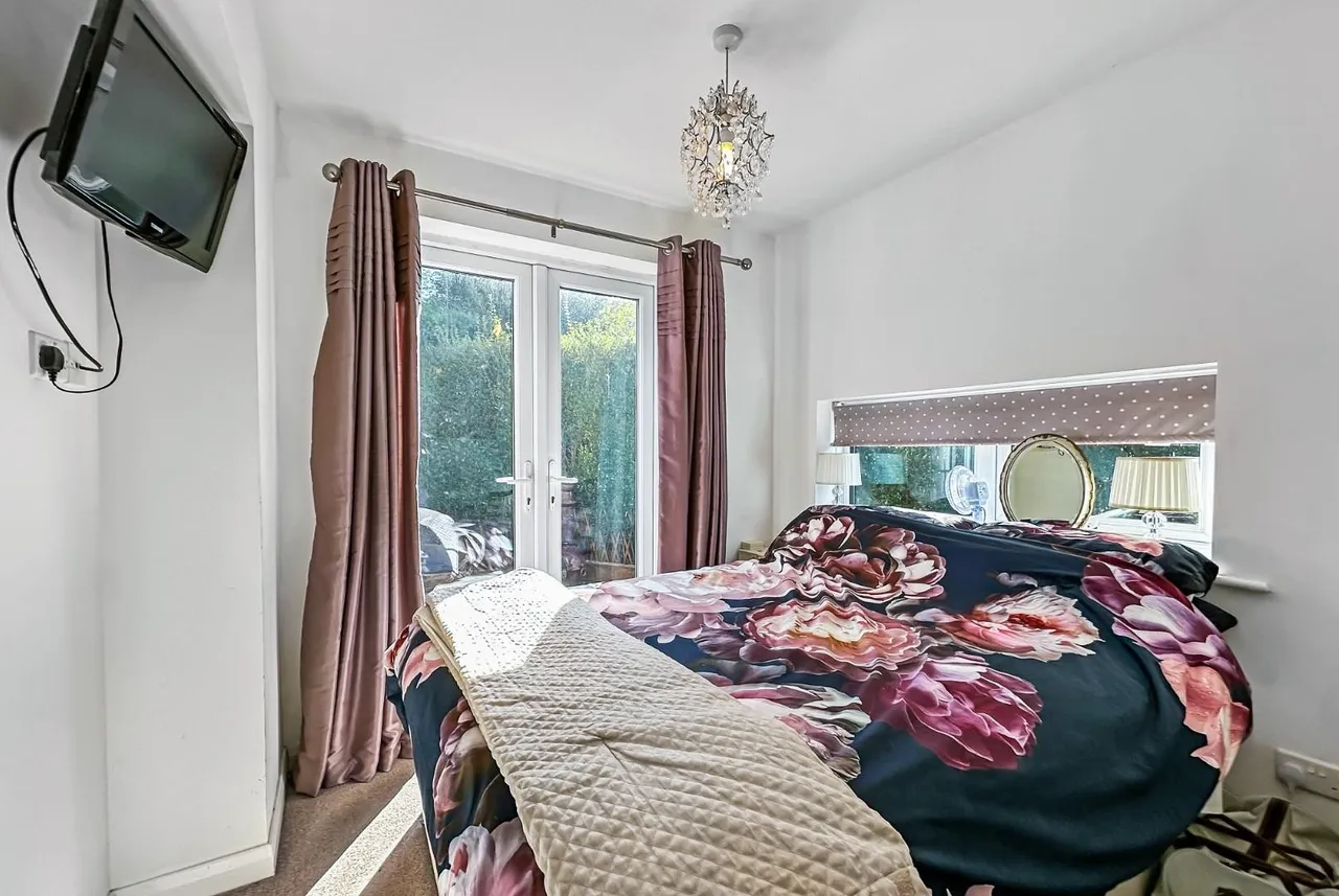 Glen Rise, Timperley, Cheshire WA15 7SH, photo 8