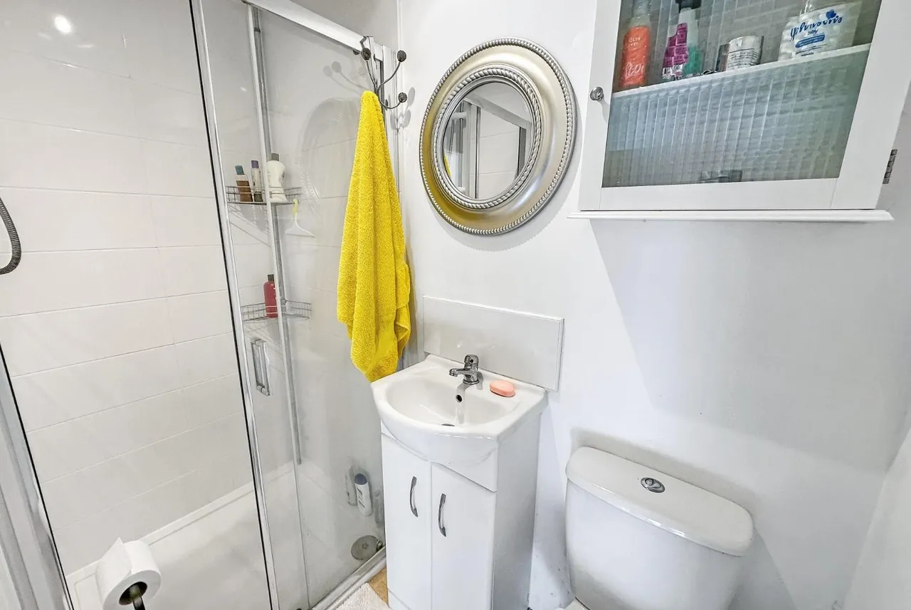 Glen Rise, Timperley, Cheshire WA15 7SH, photo 9