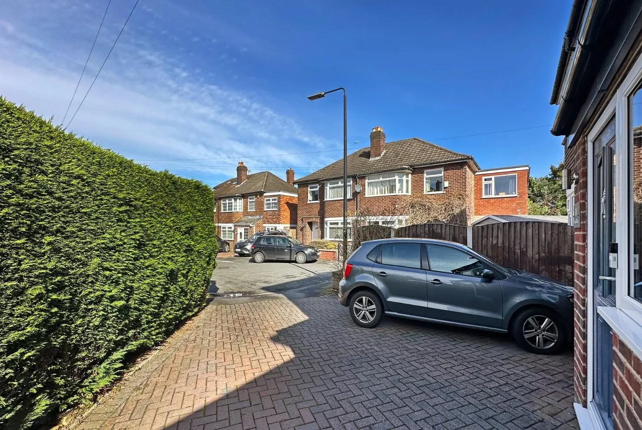 Glen Rise, Timperley, Cheshire WA15 7SH, photo 28