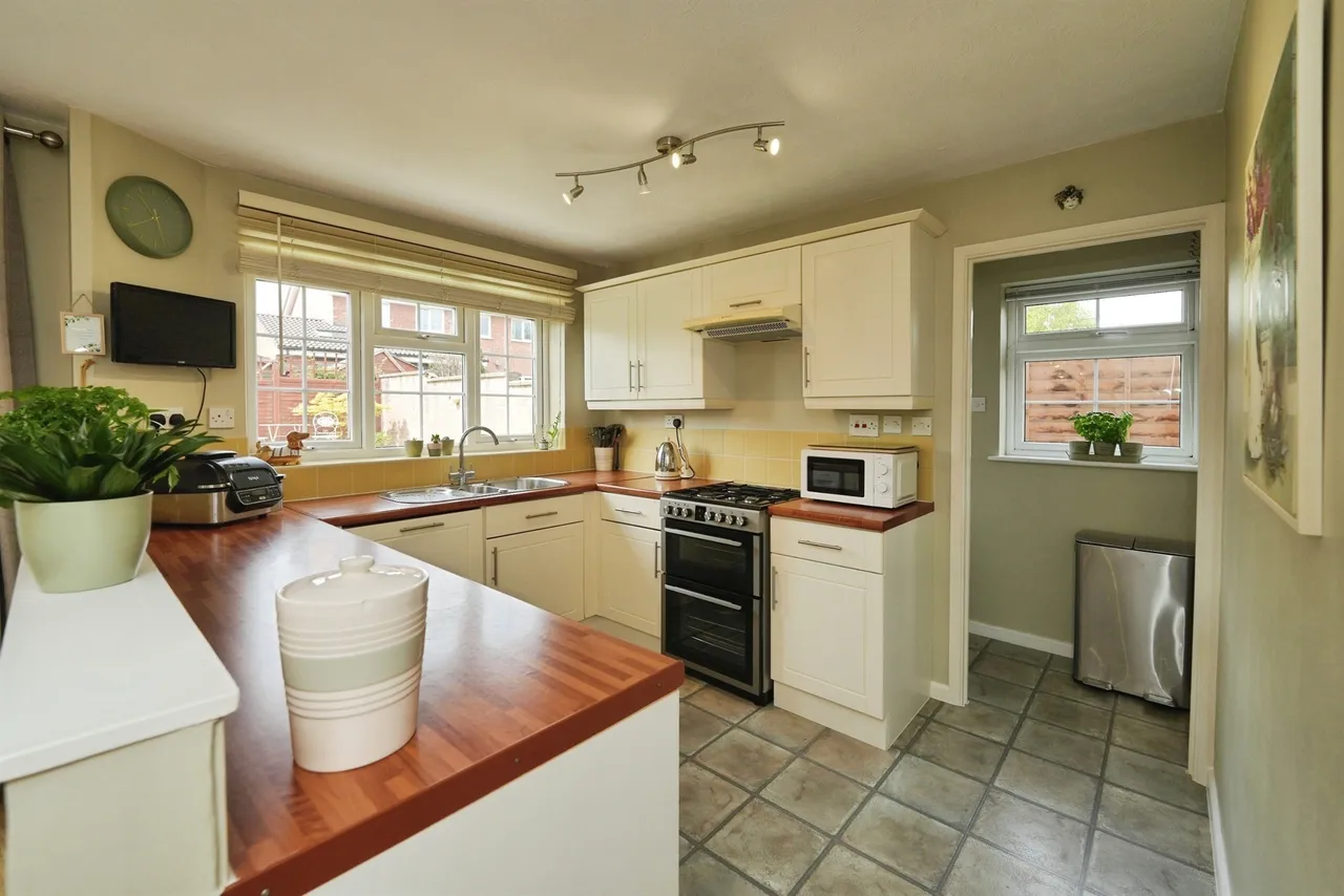 Little Meadow, Bradley Stoke, Bristol, photo 9