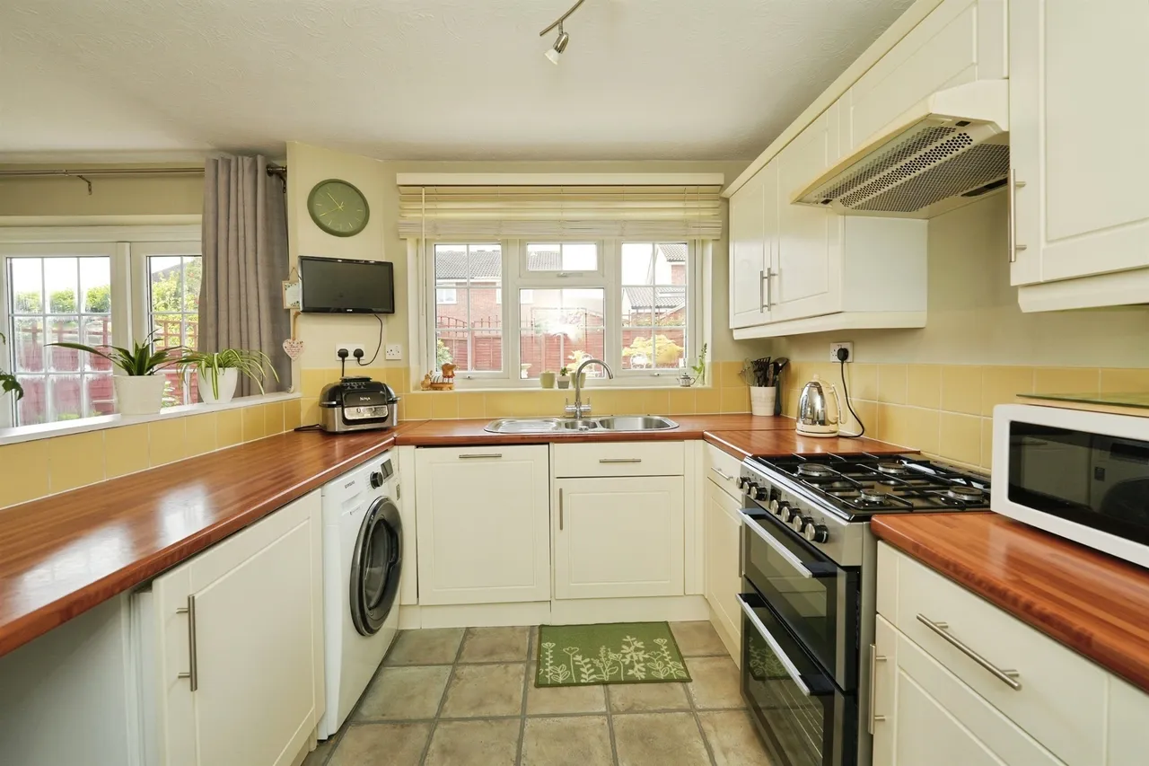 Little Meadow, Bradley Stoke, Bristol, photo 10