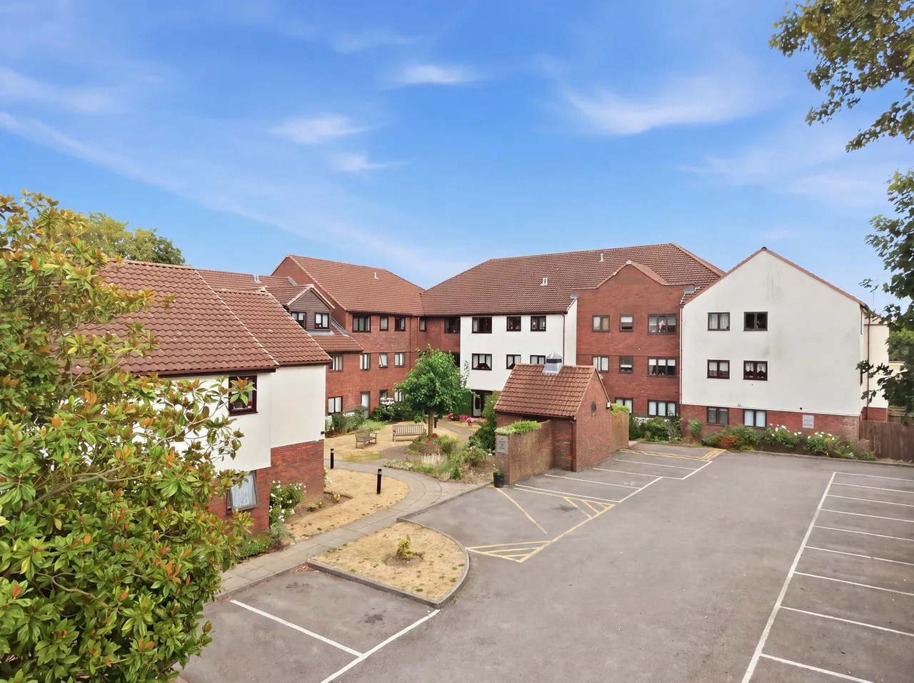1 bed flat for sale, Cobbins Bank, Waltham Abbey, EN9