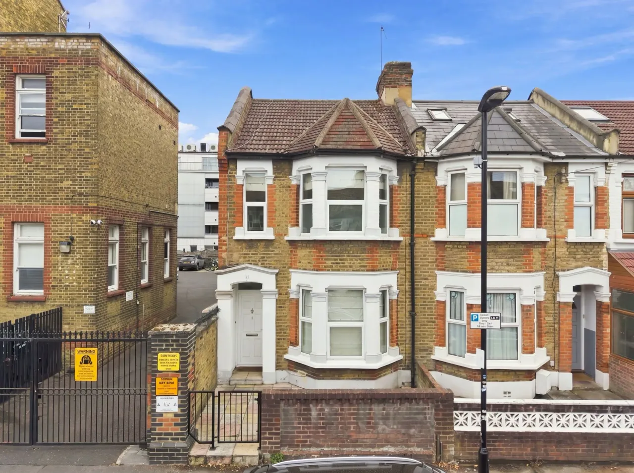 2 bed house for sale — Adelaide Road, Leyton, E10