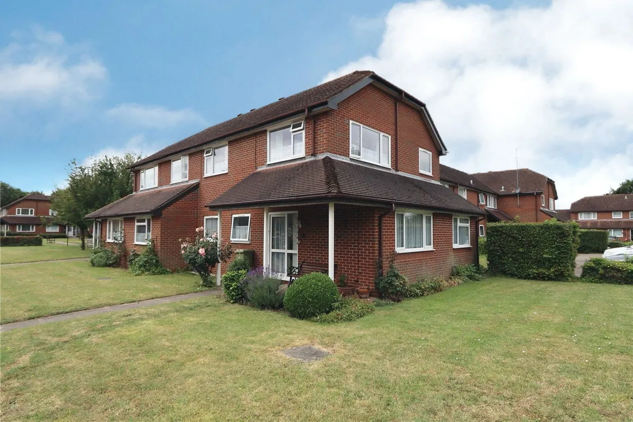 2 bed flat for sale, Newport Pagnell, Milton Keynes