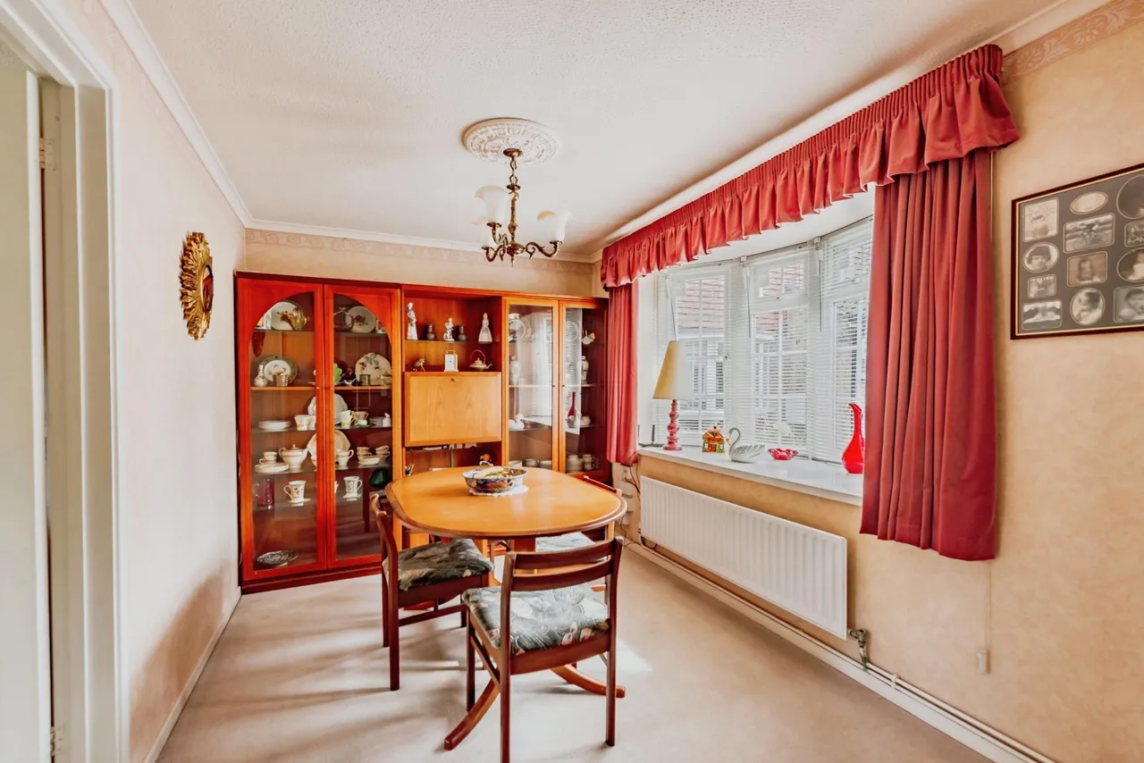 Birchwood Close, Horley, RH6, photo 6