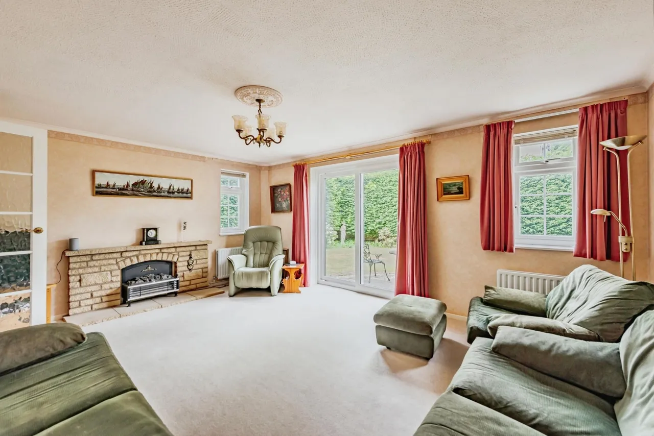 Birchwood Close, Horley, RH6, photo 5