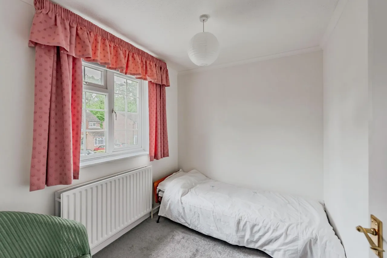 Birchwood Close, Horley, RH6, photo 11