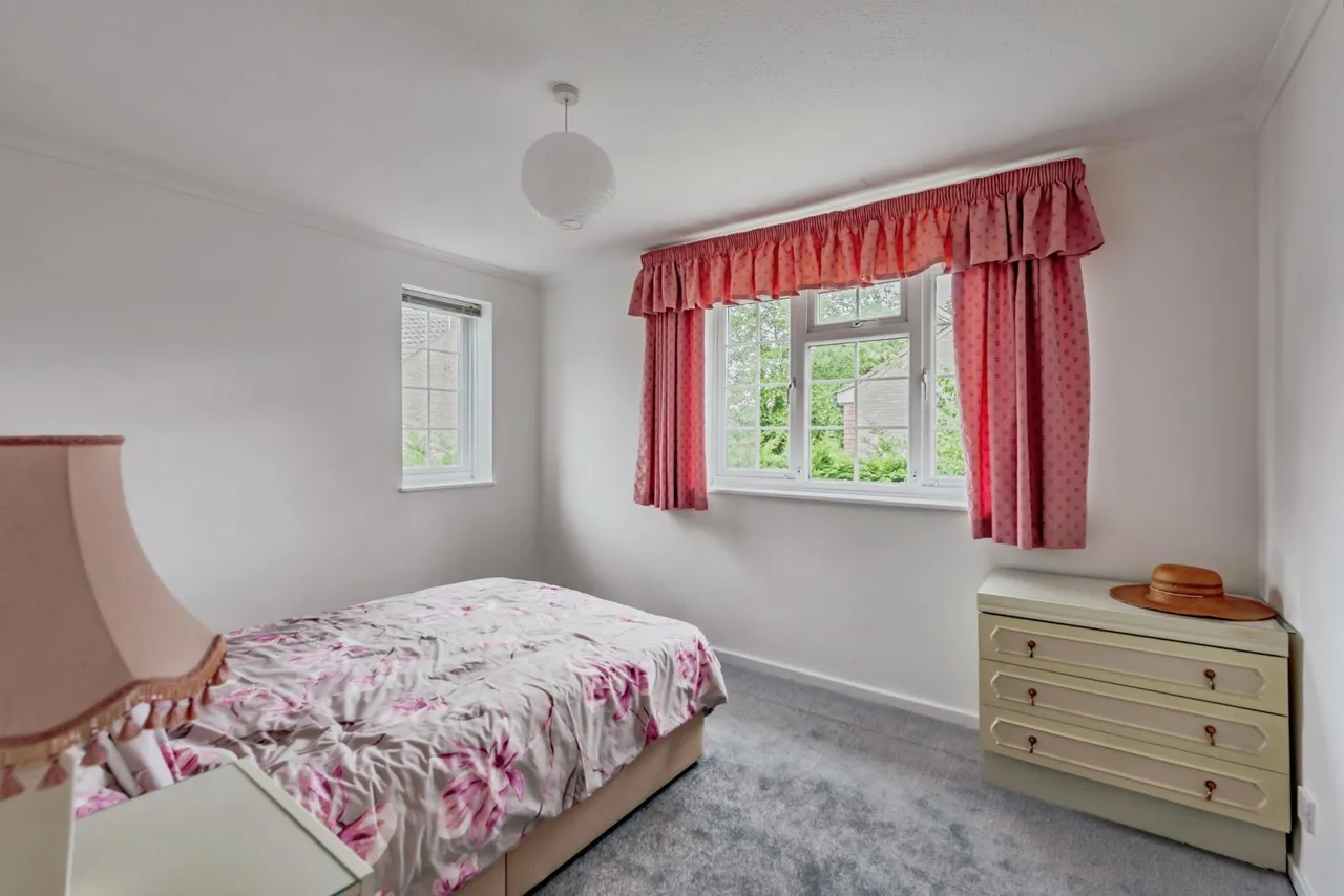 Birchwood Close, Horley, RH6, photo 10