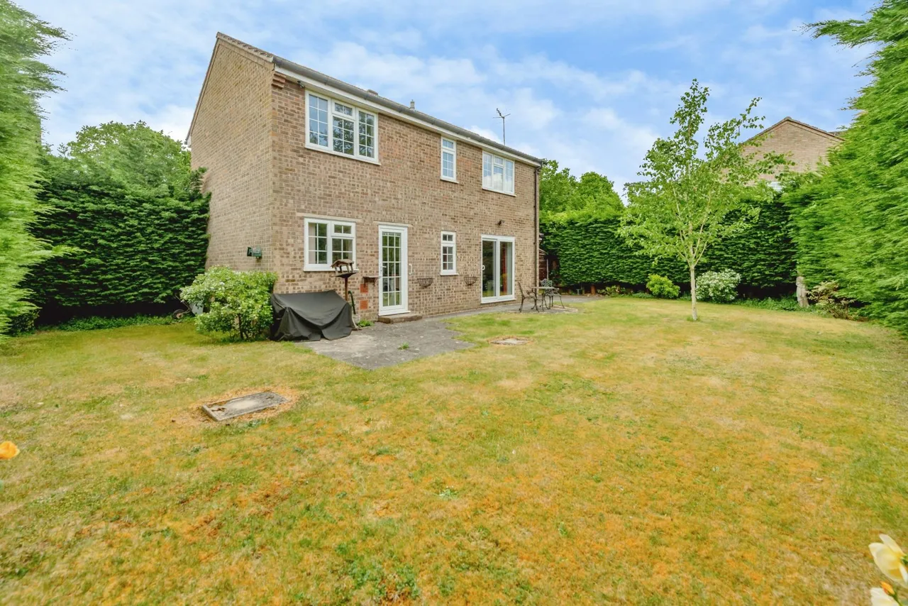Birchwood Close, Horley, RH6, photo 16