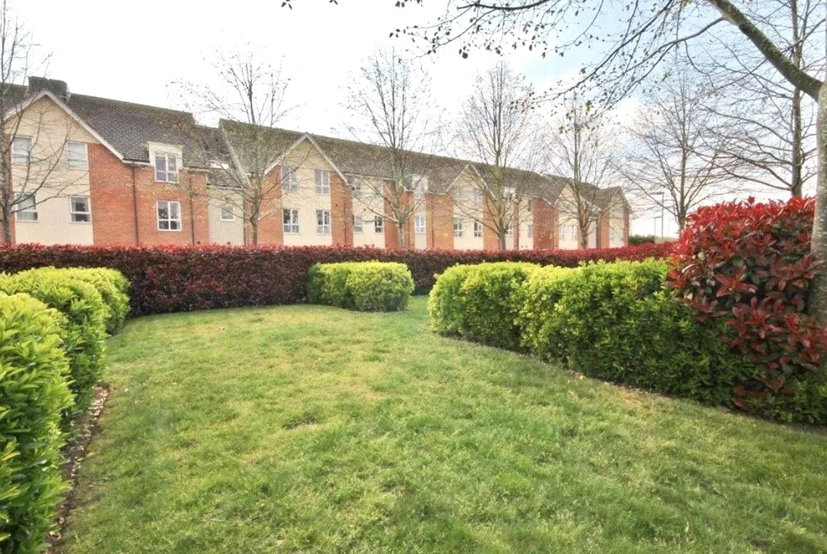 Harrow Close, Addlestone, KT15, photo 2
