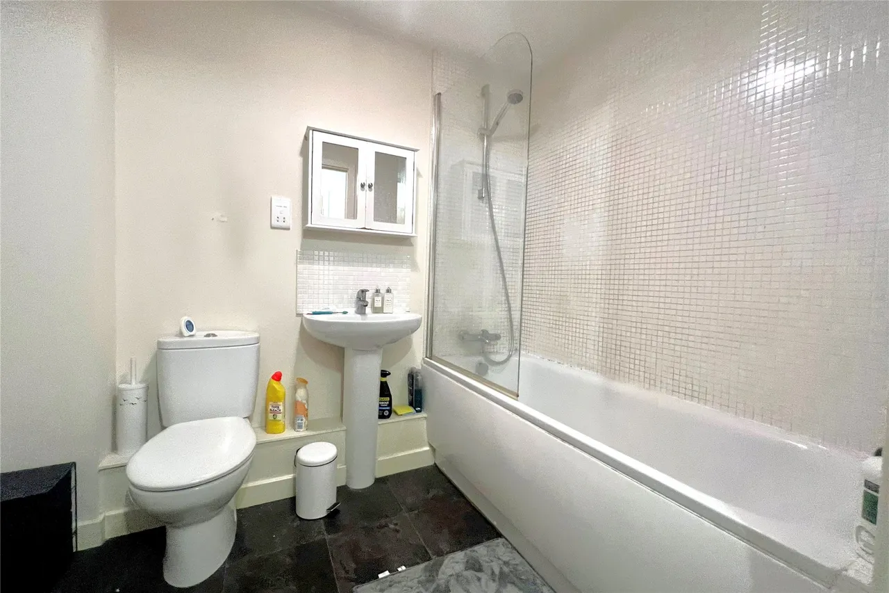 Harrow Close, Addlestone, KT15, photo 8