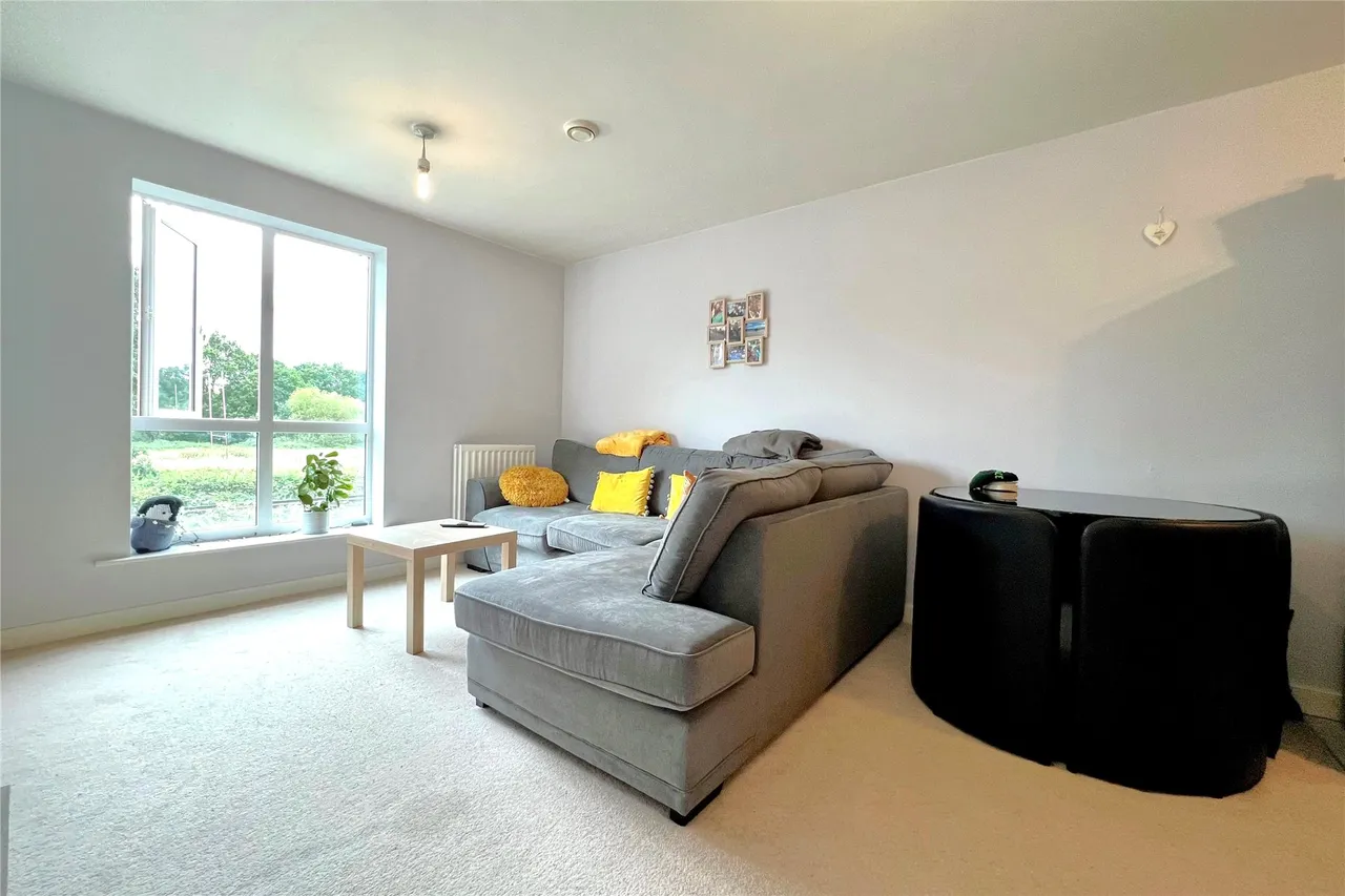 Harrow Close, Addlestone, KT15, photo 6