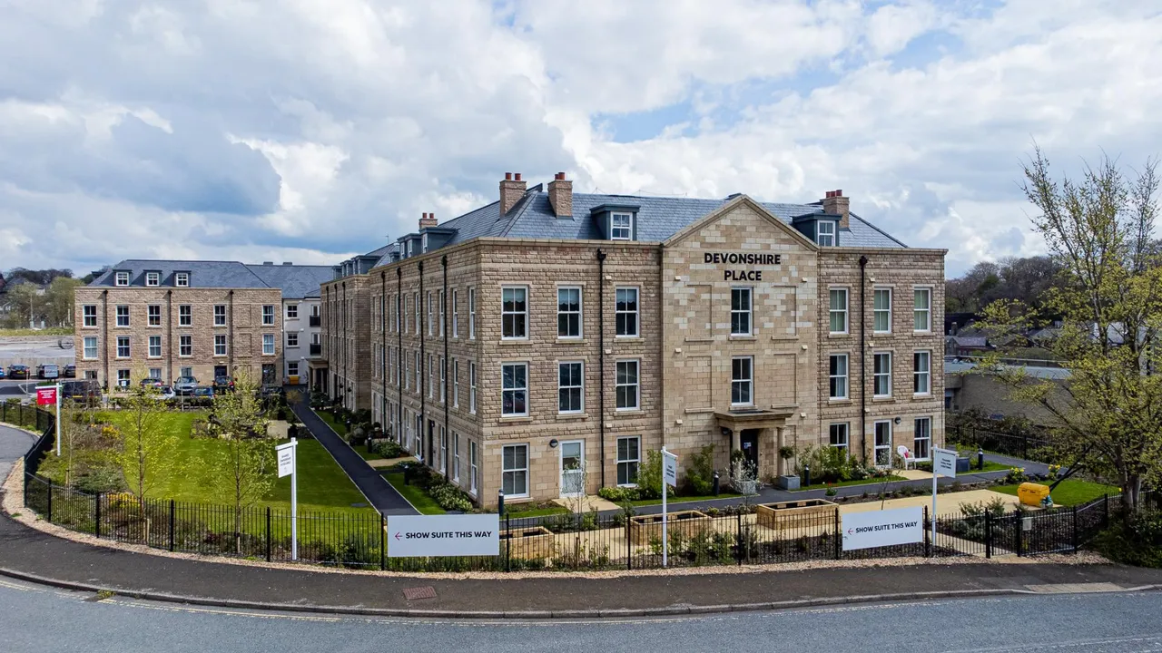 2 bed flat for sale, Devonshire Place, Buxton, SK17