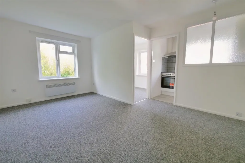 Beccles Road, BN11, photo 2