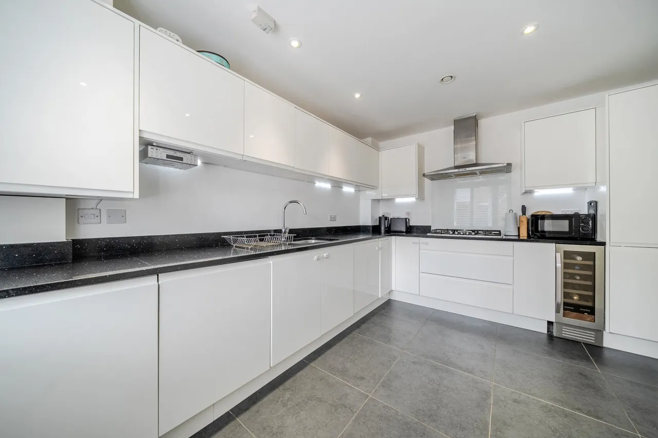 Ashmead Court, Kent, DA9, photo 2