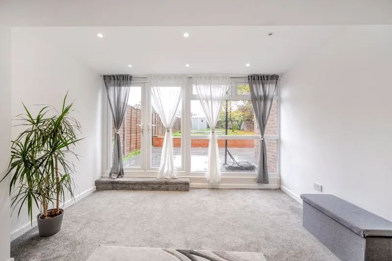 Downland Close, Coulsdon CR5 2QH, photo 3