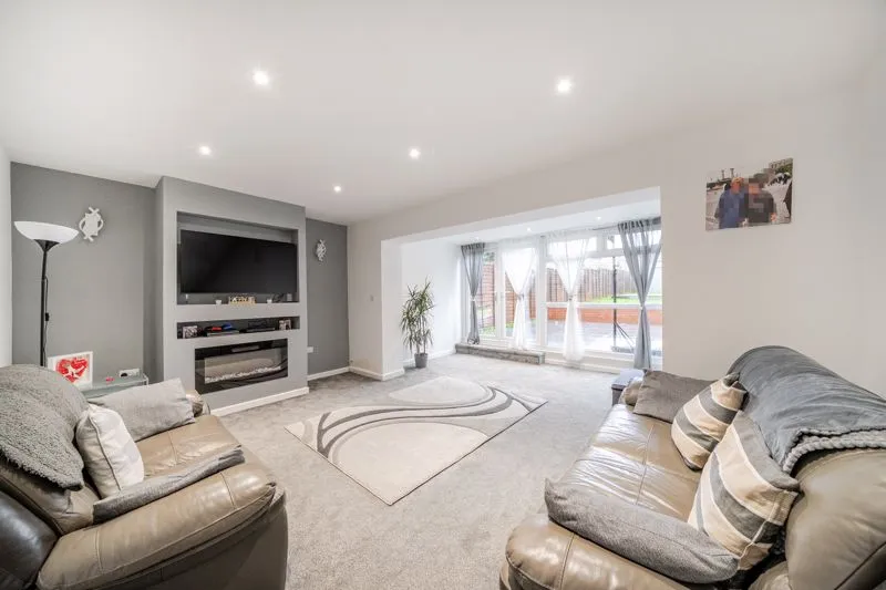 Downland Close, Coulsdon CR5 2QH, photo 2