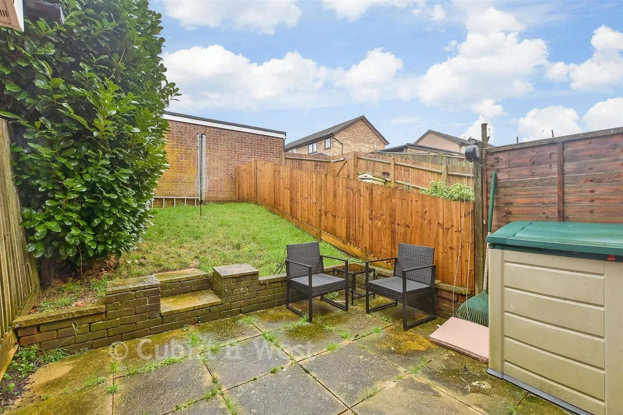 Hollingbourne Crescent, Tollgate Hill, RH11, photo 10