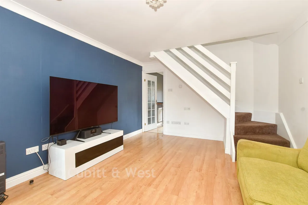 Hollingbourne Crescent, Tollgate Hill, RH11, photo 3
