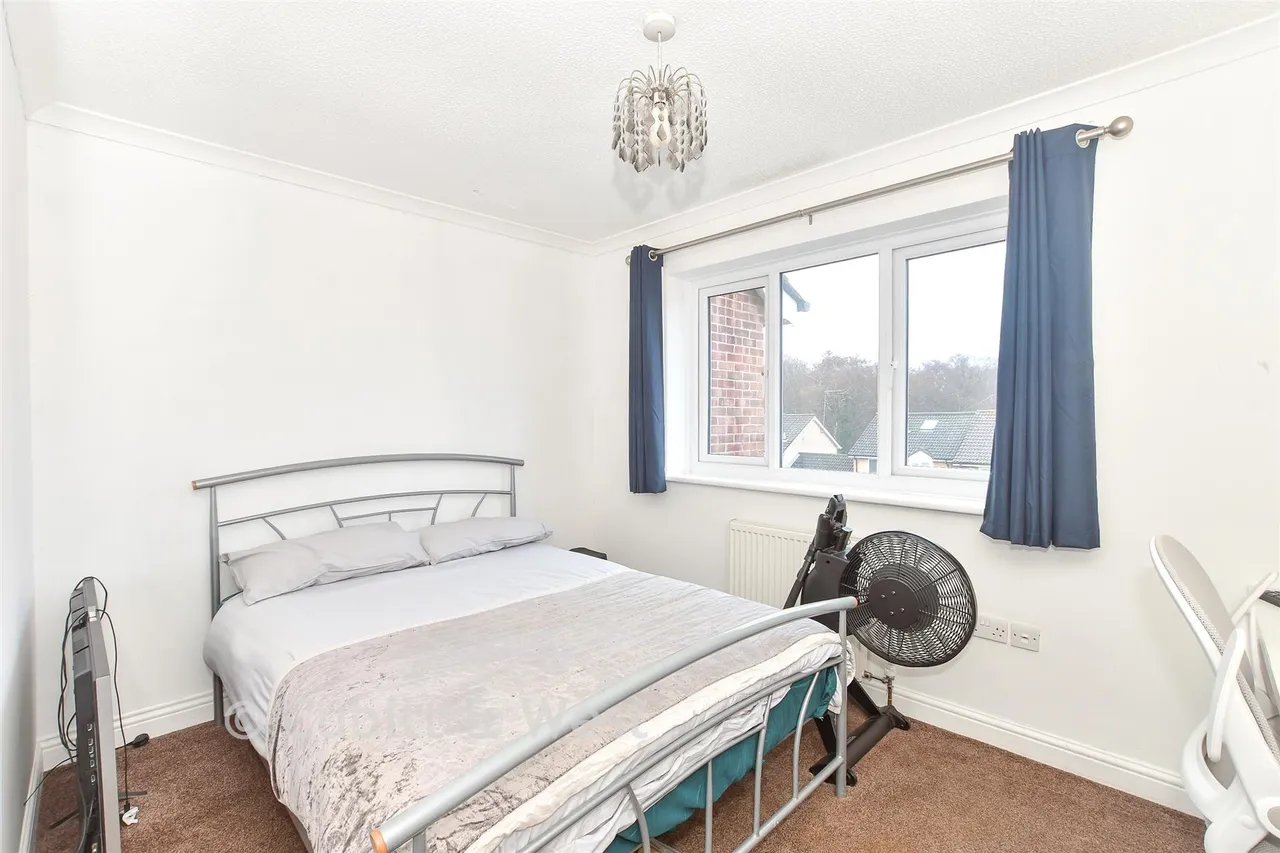 Hollingbourne Crescent, Tollgate Hill, RH11, photo 8