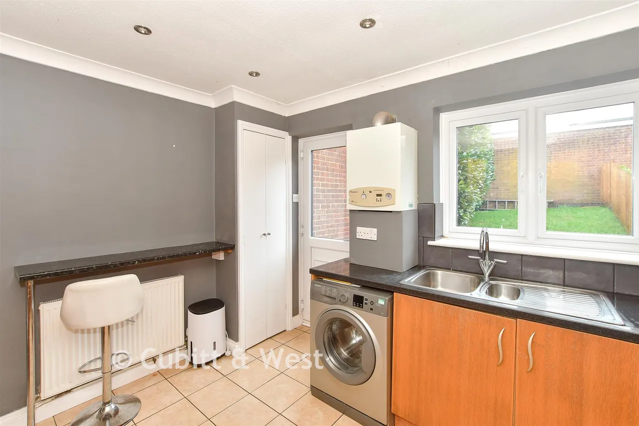 Hollingbourne Crescent, Tollgate Hill, RH11, photo 6