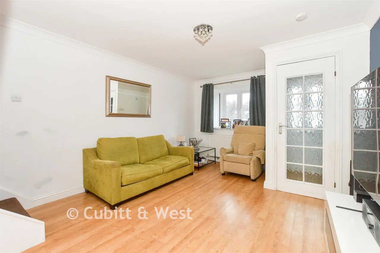 Hollingbourne Crescent, Tollgate Hill, RH11, photo 4