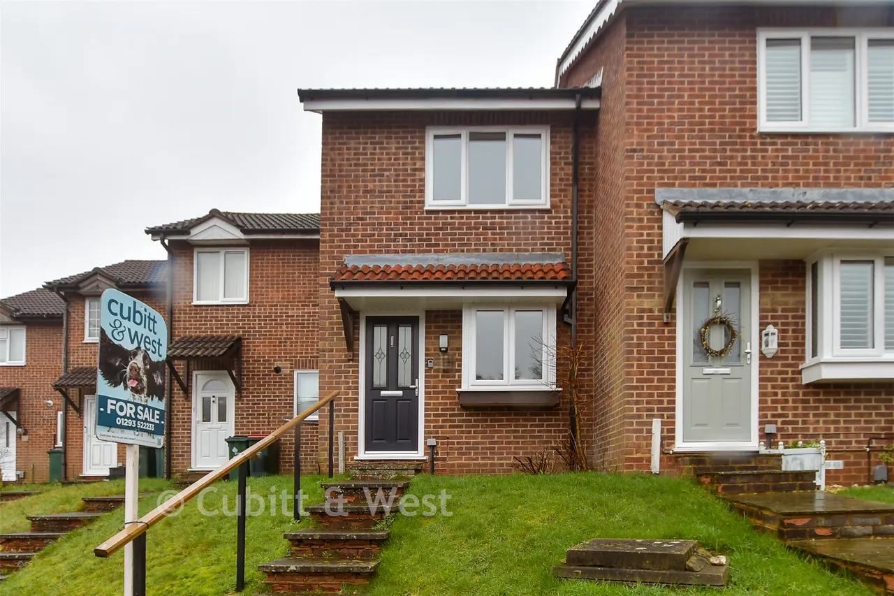 2 bed house for sale, Hollingbourne Crescent, Tollgate Hill, RH11