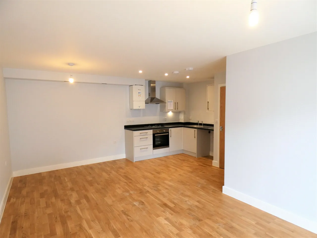 2 bed flat to rent — Camp Road, Farnborough, Hampshire, GU14 6GR