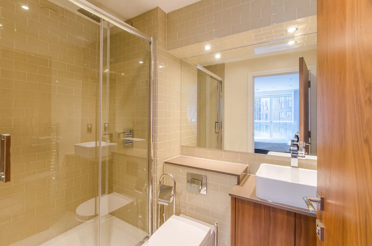 Apartment 1005, Talisman Tower, 6 Lincoln Plaza, London, photo 4