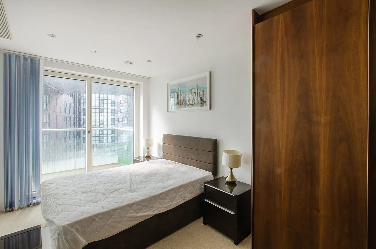 Apartment 1005, Talisman Tower, 6 Lincoln Plaza, London, photo 3